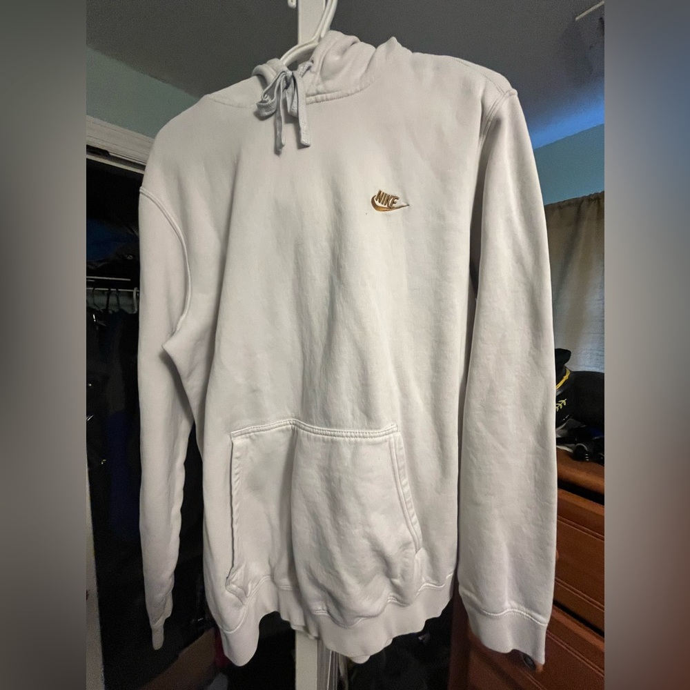 medium nike sweater
